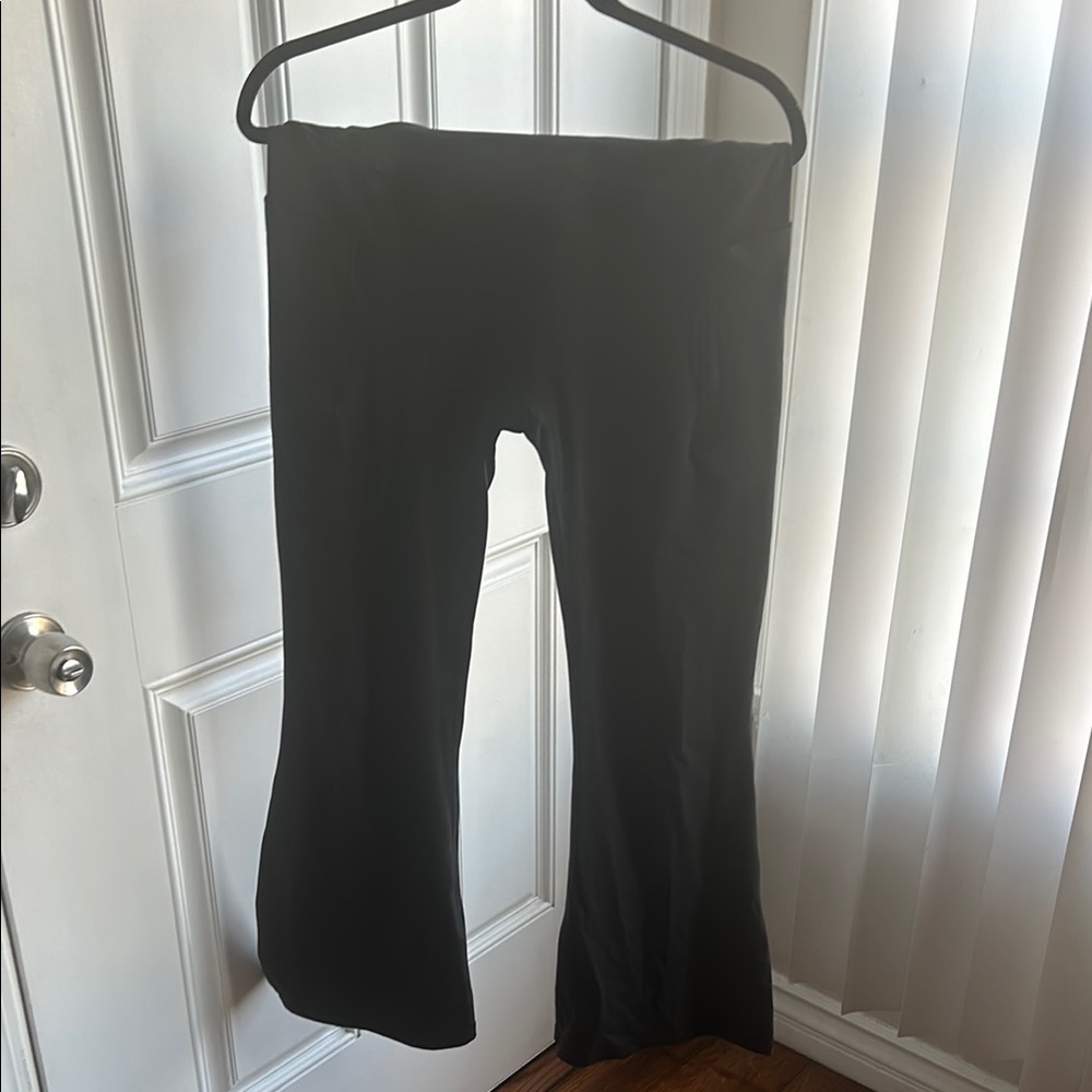 POPFLEX Crisscross Hourglass Black Flared Leggings with pockets